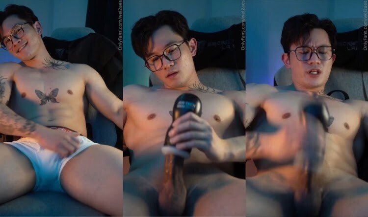หนุ่มฟิตเนส นักกล้าม นายแบบ influencerคนดัง เว่ยเฉา  อารมณ์ดีโชว์ใช้กระบอกชักว่าวกับควยเขา ชักจนน้ำแตกเสียวมาก